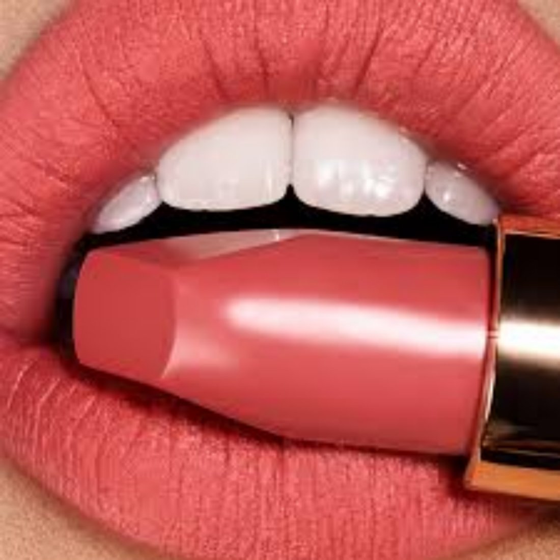 Charlotte Tilbury - MATTE REVOLUTION PILLOW TALK
